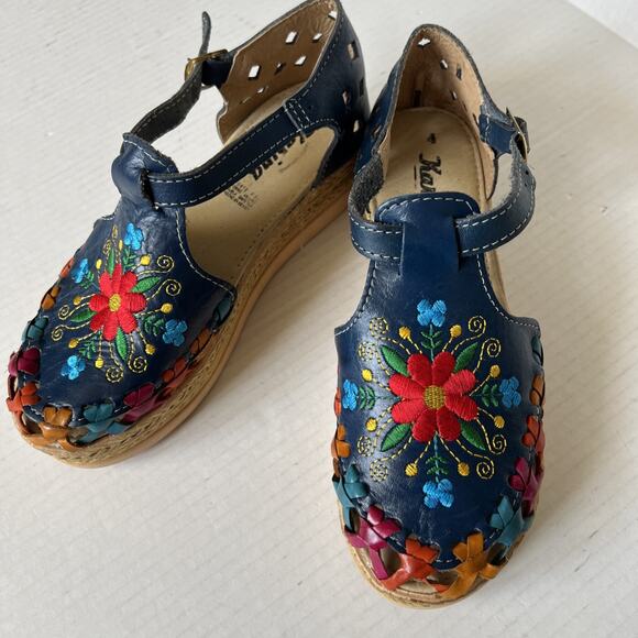 Karina Shoes - Karina Sz 4 Embroidered Flowers Boho Leather Sandal Made In Mexico/ Excellent